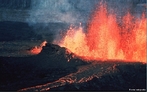 Magma  rocha fundida, localizado normalmente dentro de uma cmara de magma, debaixo da superfcie da Terra. O magma permanece sob alta presso e, algumas vezes, emerge atravs das fendas vulcnicas, na forma de lava fluente e fluxos piroclsticos. Os produtos de uma erupo vulcnica geralmente contm gases dissolvidos que podem nunca ter alcanado a superfcie do planeta.  </br></br> Palavras-chave: Magma. Terremoto. Placas Tectnica. Natureza. Lugar. Territrio. Intemperismo. Vulco. Abalos Ssmicos. Relevo.  