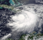 O furaco Dennis durou de 4 de Julho a 13 de Julho de 2005, no Atlntico Oeste. A sua intensidade, em Cuba, em 8 de Julho era de categoria 4 e ao chegar  Flrida regrediu  categoria 3, de acordo com a Escala de Furaces de <em>Saffir-Simpson</em>. Afetou o Haiti, Jamaica, Cuba, Flrida, Alabama, Mississippi, Gergia, Tennessee e a regio de Ohio com ventos de 240 km/h, presso atmosfrica de 930 (hPA). Causou 89 mortes e estragos de 4 a 6 bilhes de dlares.  </br></br>  Palavras-chave: Furaco. Tempestade. Aquecimento Global. Temperatura. Mudanas climticas. Fenmenos Naturais. Clima. Tempo. Destruio. 