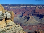 O <em>Grand Canyon</em> foi visto pela primeira vez por um Europeu em 1540, o espanhol Garcia Lopez de Cardenas. A primeira expedio cientfica ao desfiladeiro foi dirigida pelo Major <em>John Wesley Powell</em> no final da dcada de 1870. <em>Powell</em> referiu-se s rochas sedimentares expostas no desfiladeiro como "pginas de um belo livro de histrias".  </br></br>  Palavras-chave: Desfiladeiro. Sete Maravilhas Naturais do Mundo. Ponto Turstico. Rochas Sedimentares. Eroso. Deposio de Sedimentos. 
